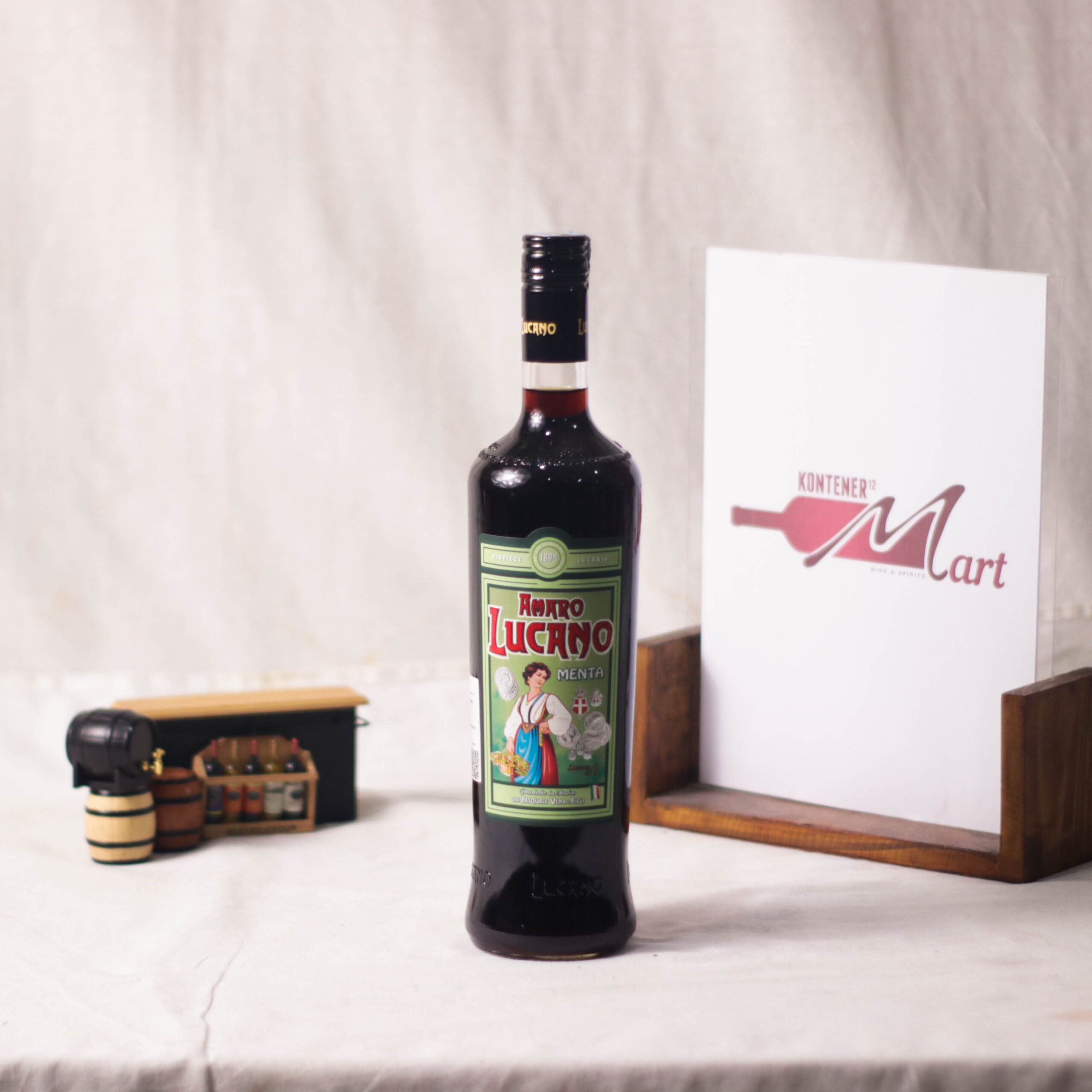 Lucano Amaro bottle